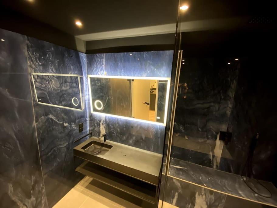 Design Apartment In The Centre Of Wina Bagian luar foto
