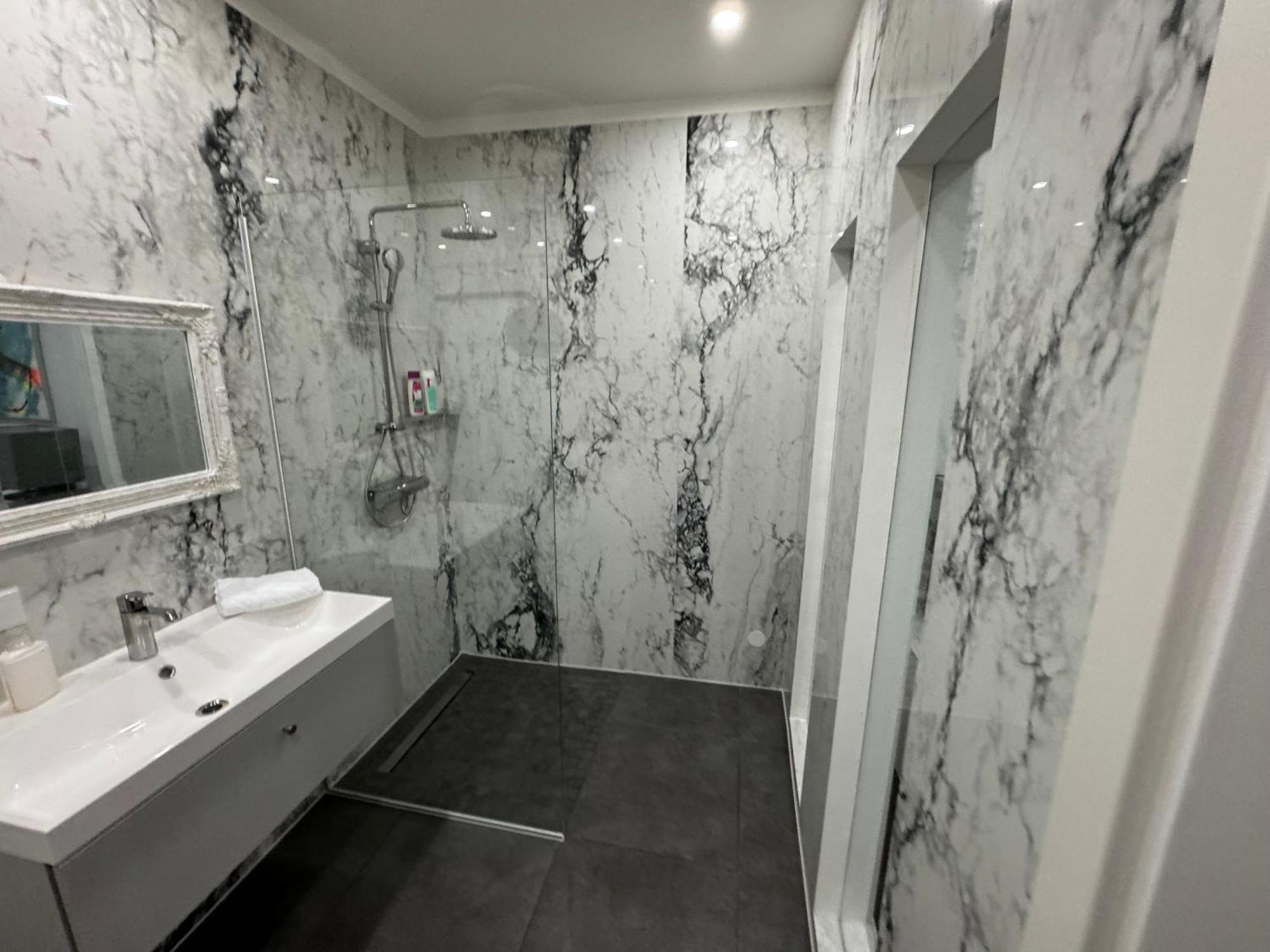 Design Apartment In The Centre Of Wina Bagian luar foto