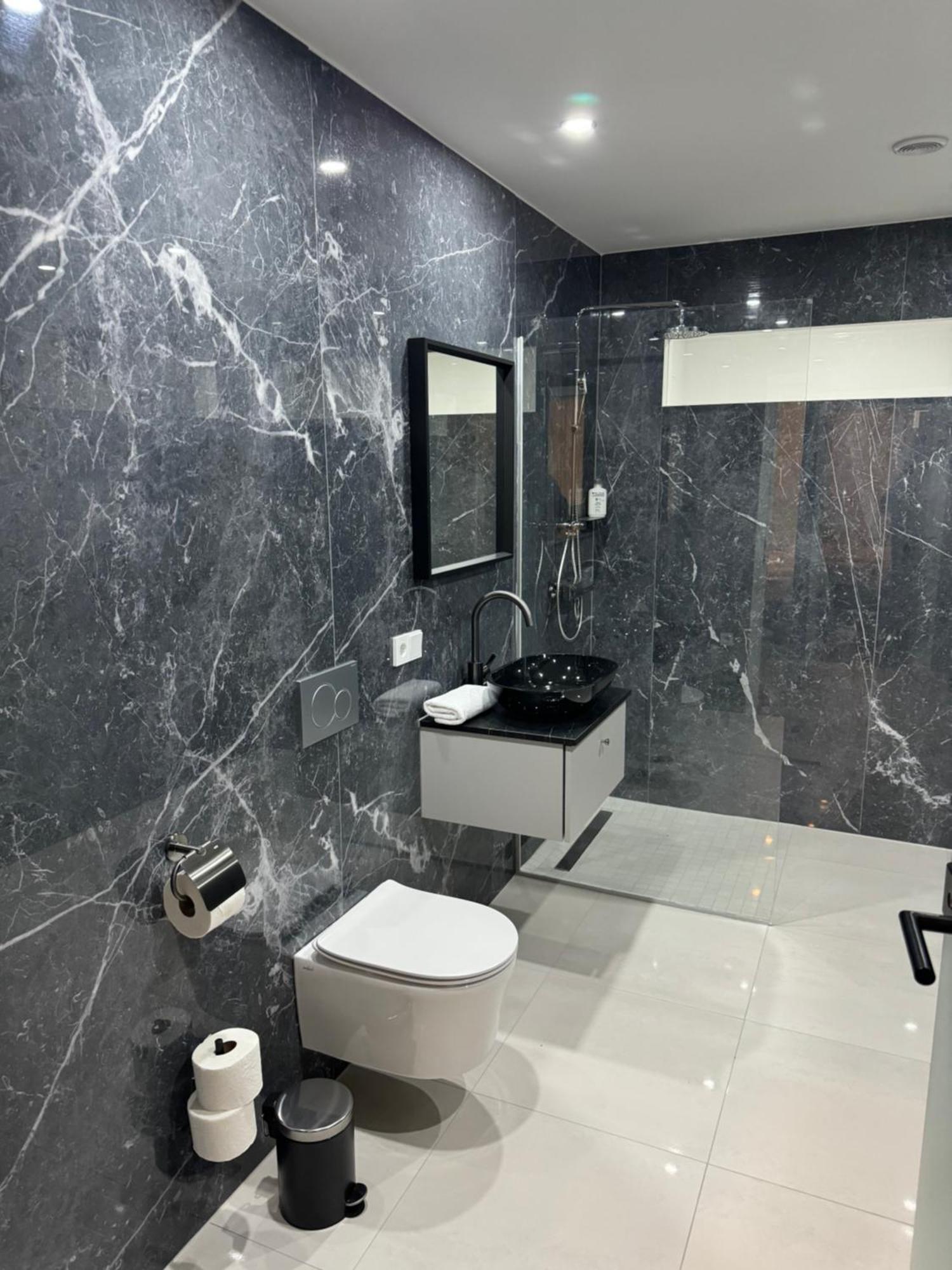 Design Apartment In The Centre Of Wina Bagian luar foto
